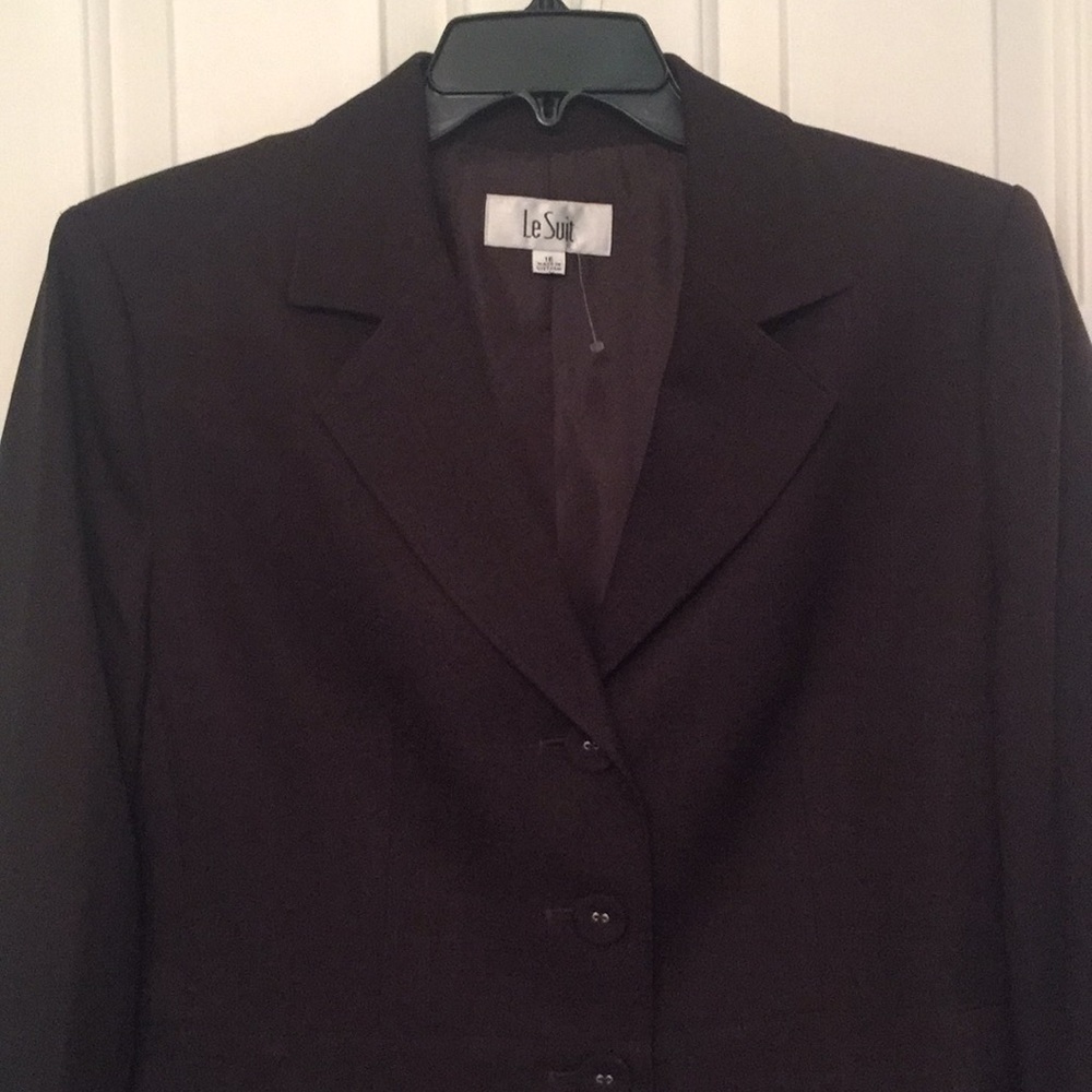LeSuit in deep chocolate. New with tags